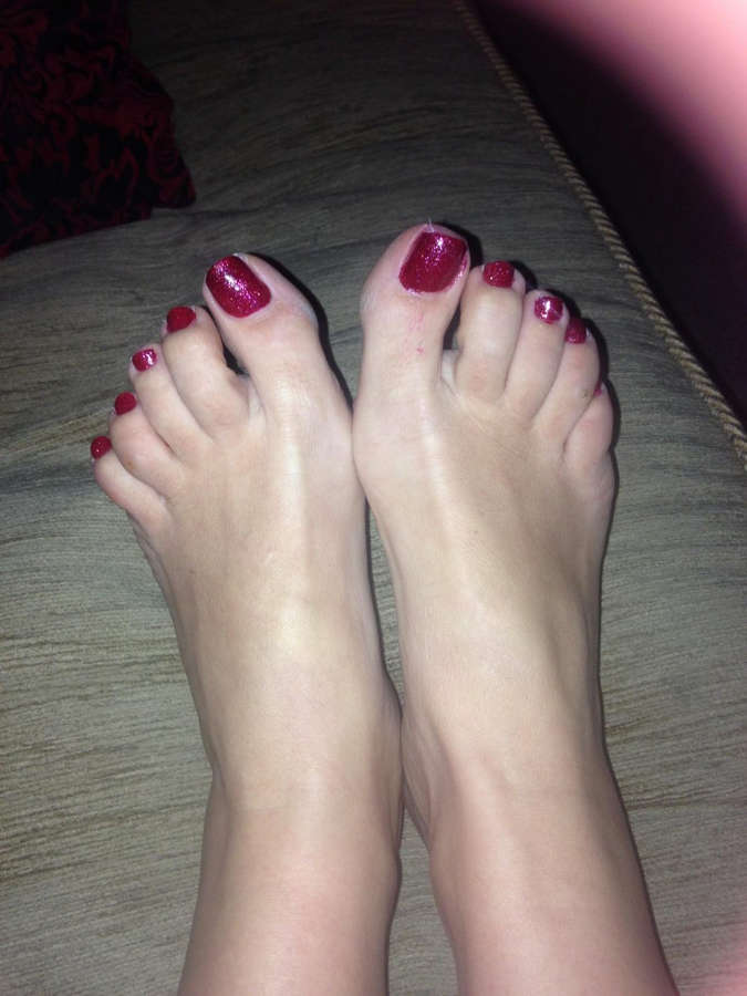 Lana Cox Feet
