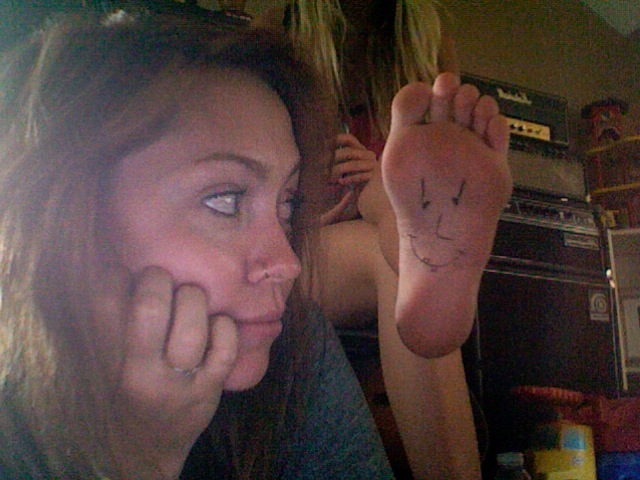 celebrity feet pictures from Brandi Cyrus Feet (28 photos) .