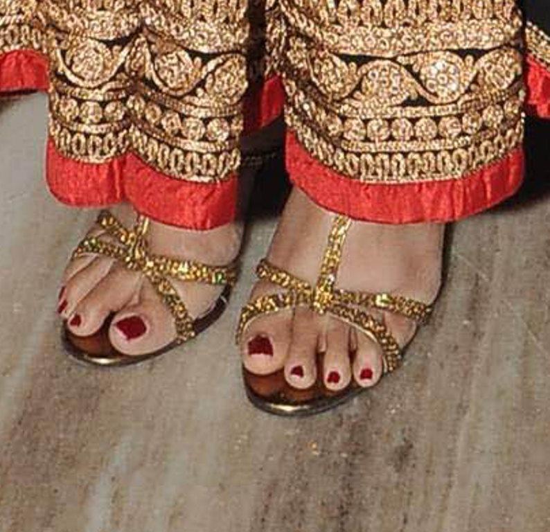 Sunidhi Chauhan Feet