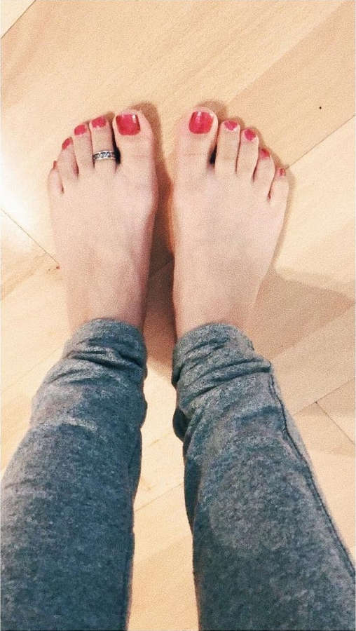 Yasmeena Feet