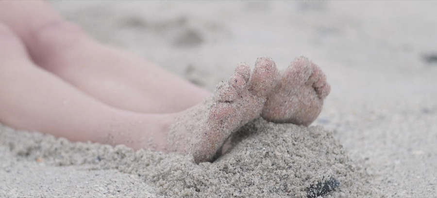 Mackenzie Davis Feet. 