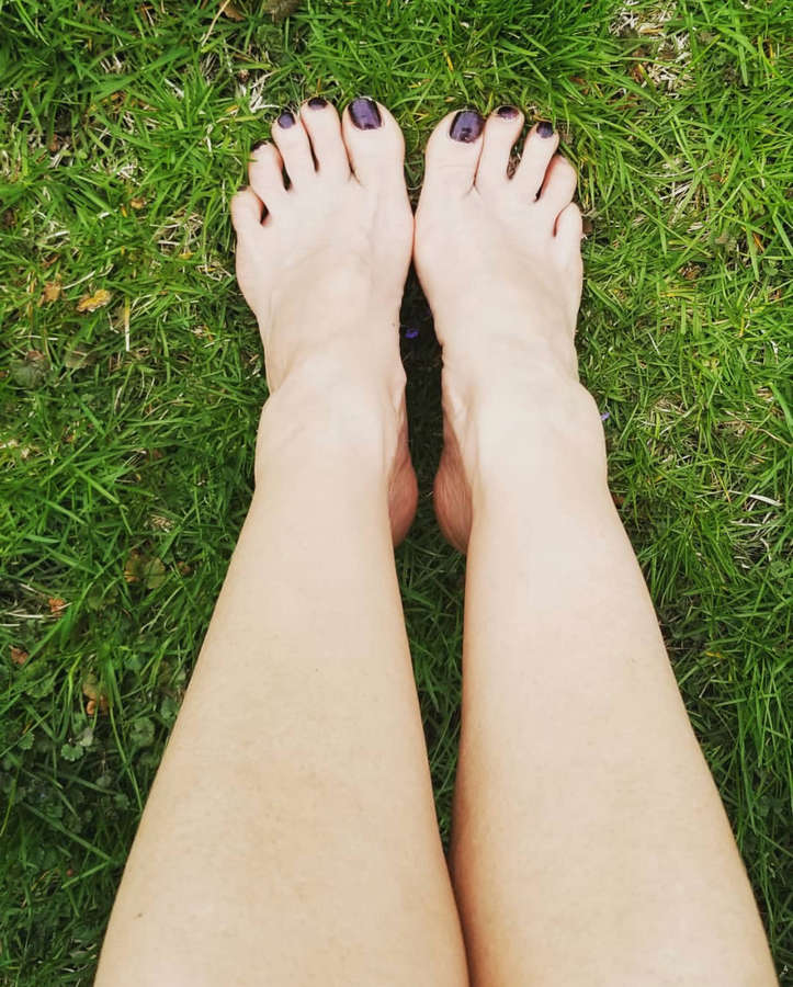 celebrity feet pictures from Kerri Kendall Feet (1 photo) .