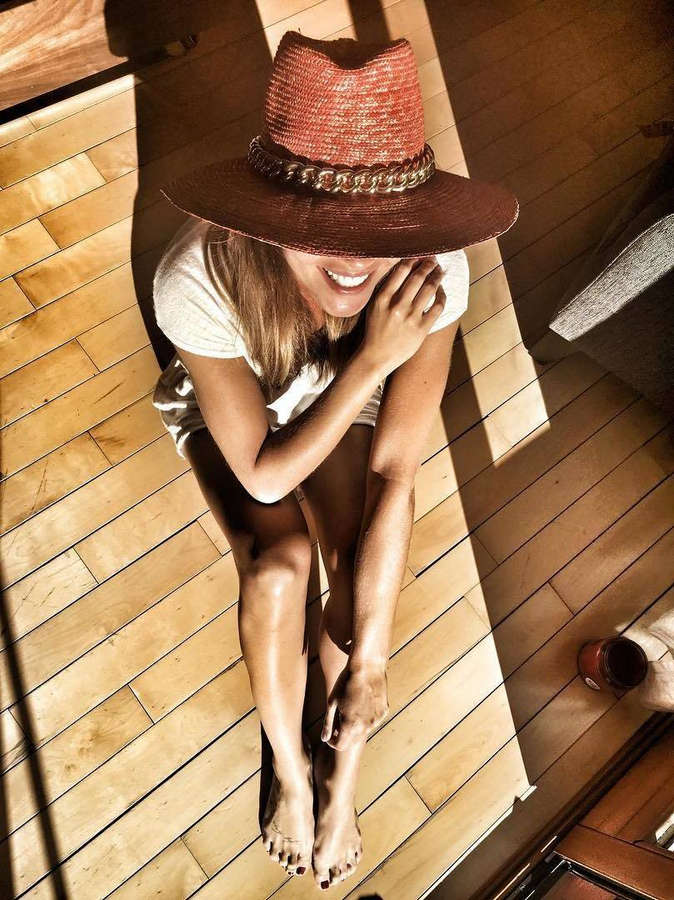 Lara Alvarez Feet