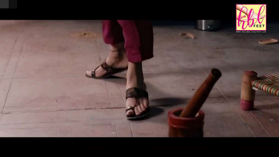 Mahira Khan Askari Feet