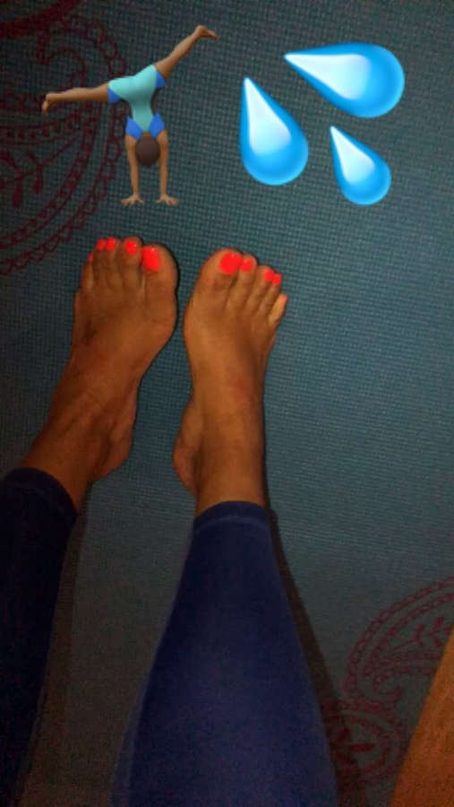 Laura Govan Feet