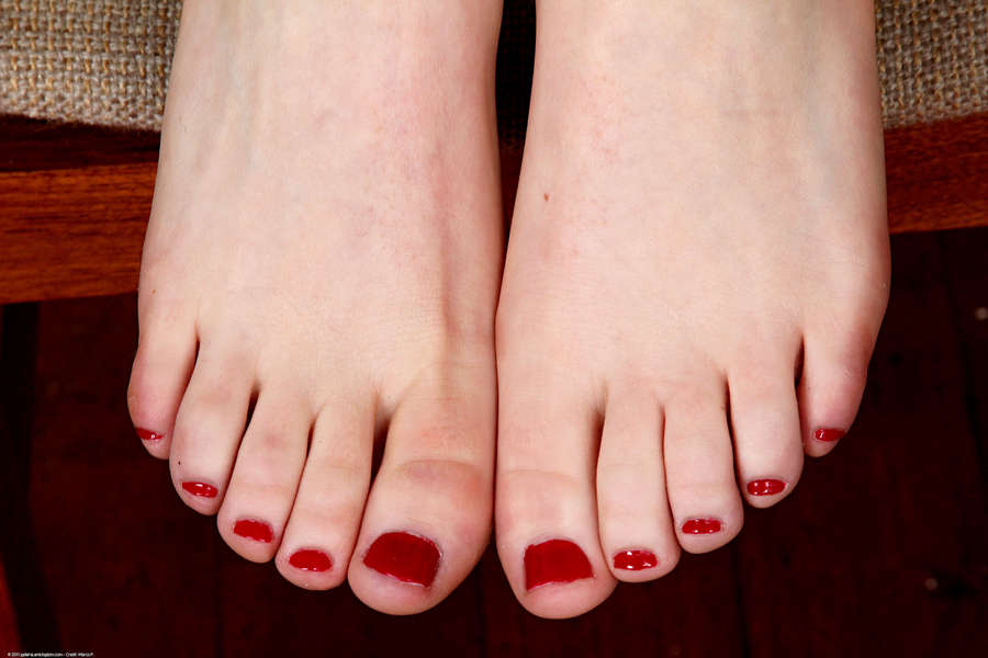Anna Skye Feet