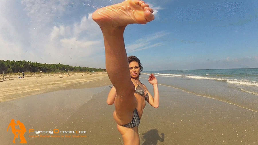 Aura Rolenzetti Feet