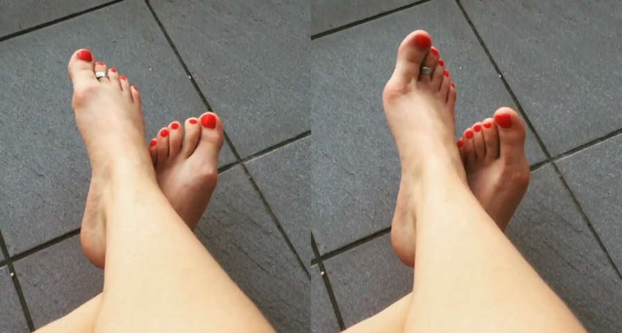 Eniko Muri Feet