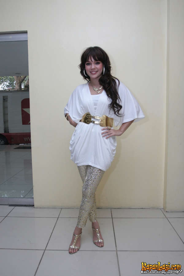 Dewi Sandra Feet