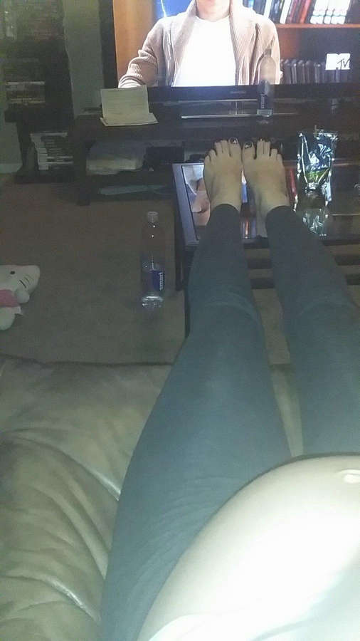 Zoey Kush Feet