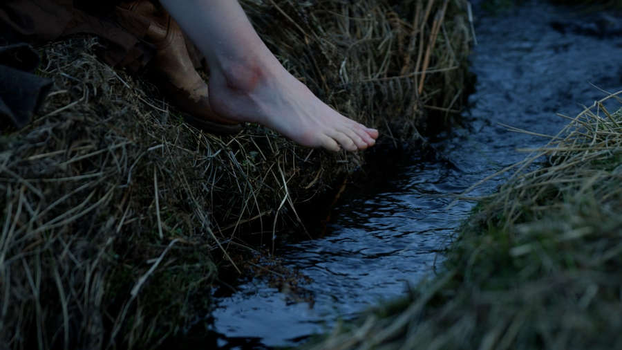 Sophie Skelton Feet