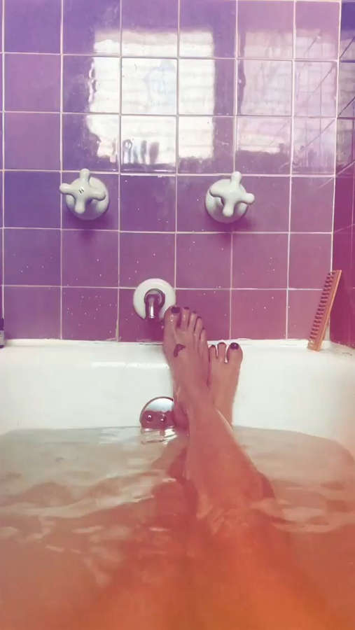 Stephanie Simbari Feet