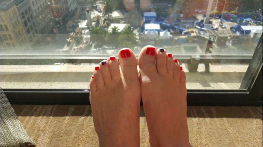 Anne Burrell Feet