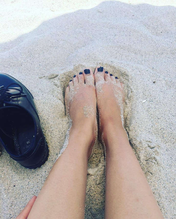 Nenetl Avril Feet