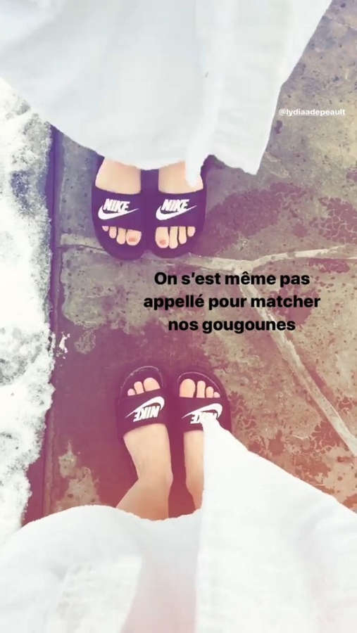 Sophie Nelisse Feet