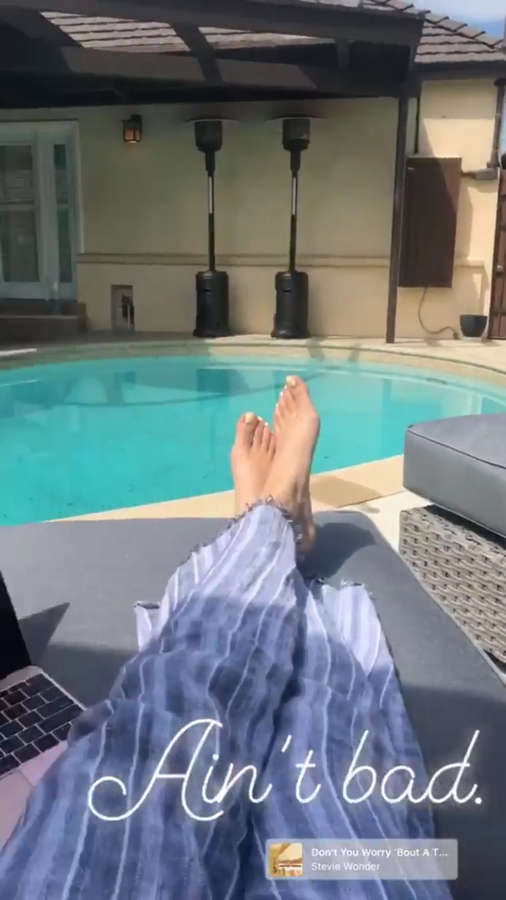 Gabrielle Elyse Feet