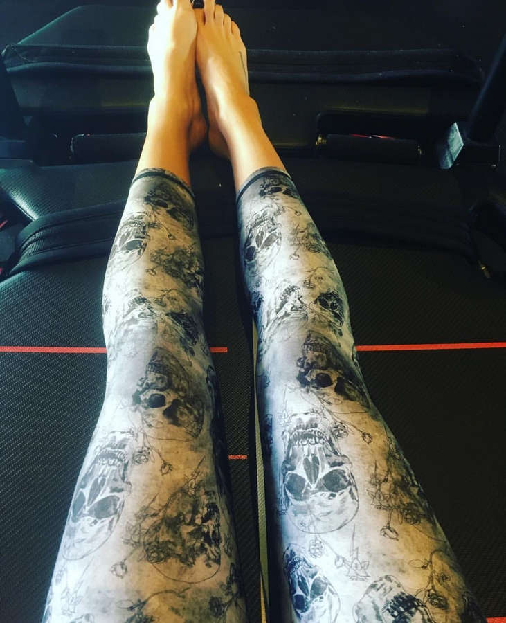 Laura Vandervoort Feet