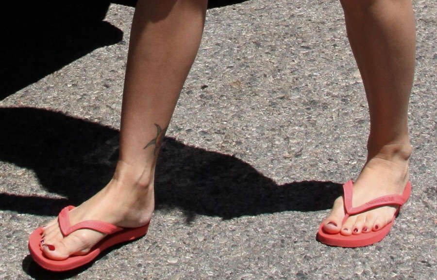 Megan Fox Feet (14 pictures). 