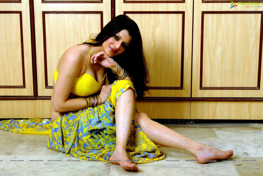 Kainaat Arora Feet