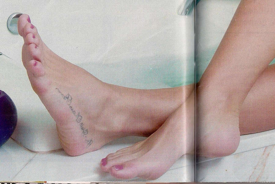 Fernanda Pontes Feet