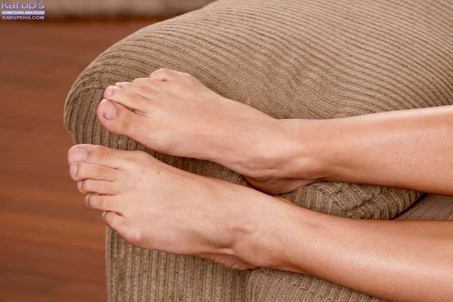 Gisele Mona Feet