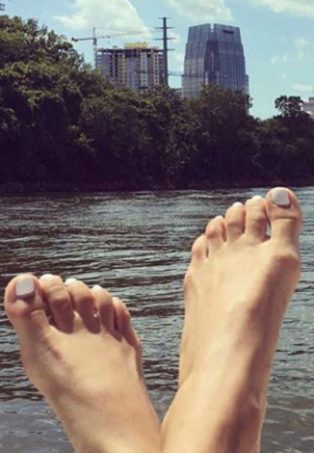 Jana Kramer Feet