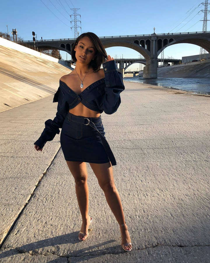 Nazanin Mandi Feet