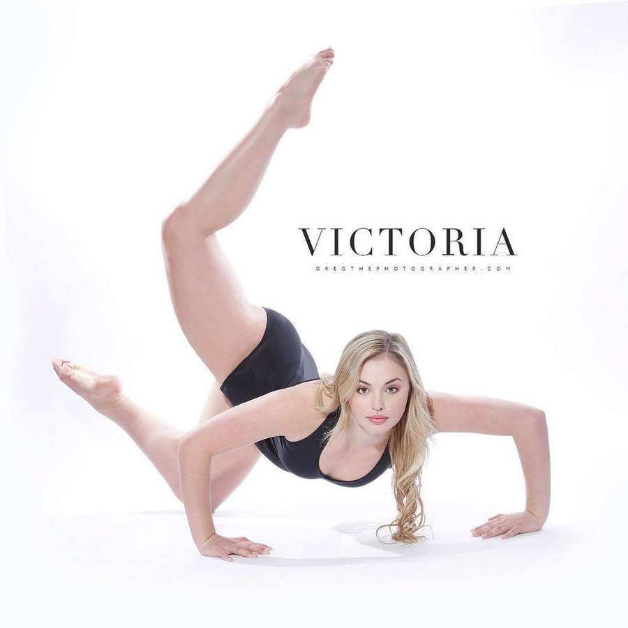 Victoria Baldesarra Feet