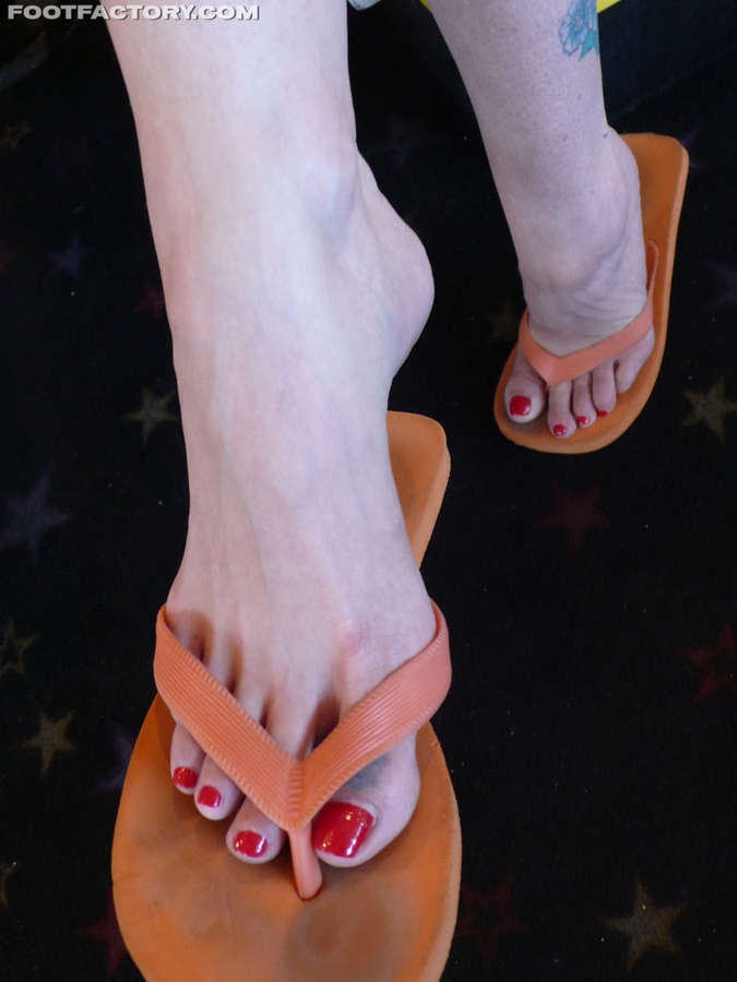 Noname Jane Feet