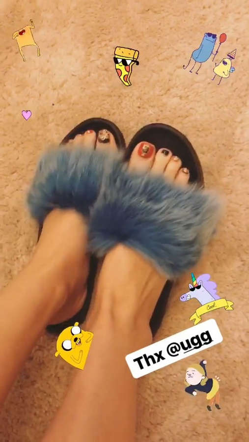 Amber An Feet