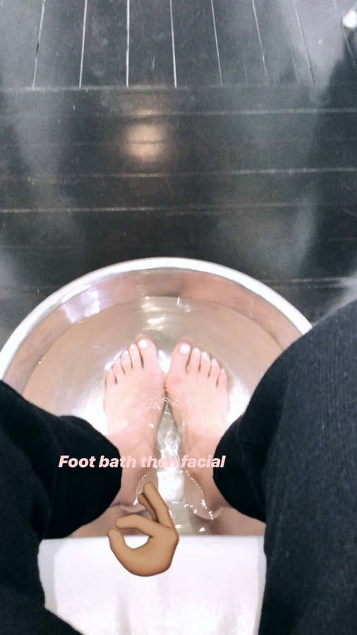 Lisa Clark Feet