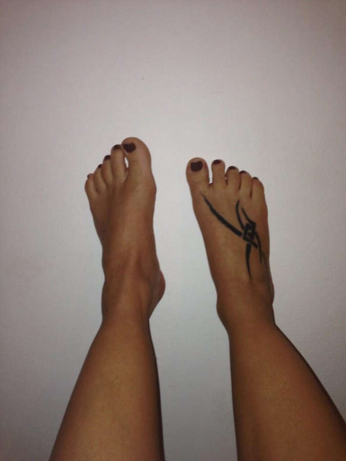 Amanda Rendall Feet