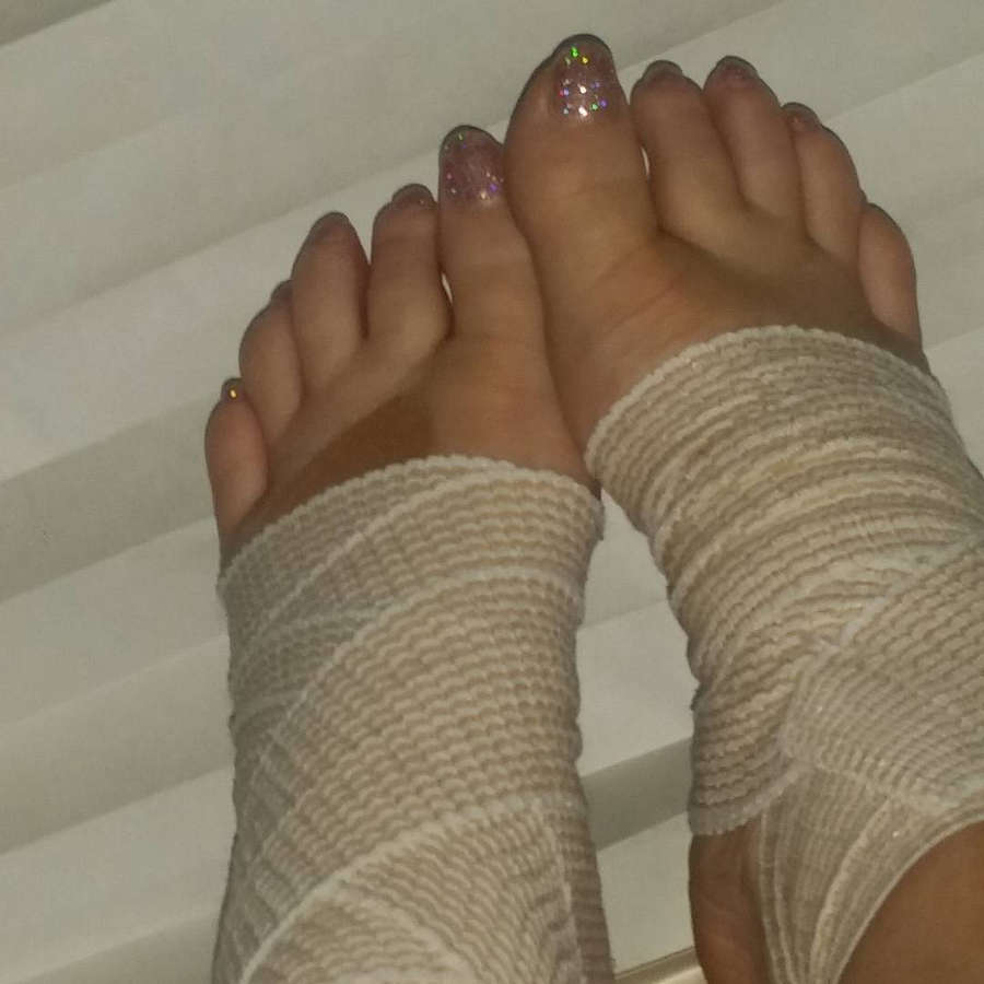 Rebecca Bardoux Feet