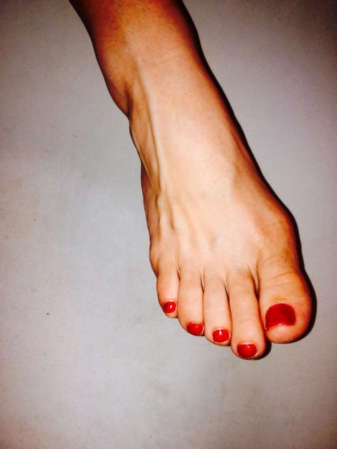 Mistress Kara Feet
