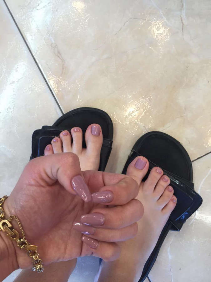 Niki Snow Feet