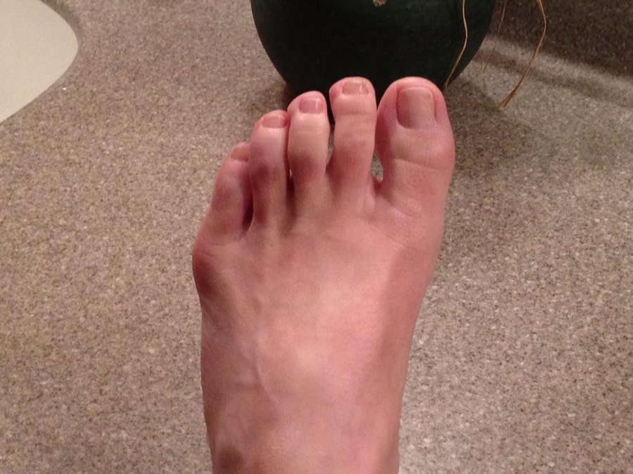 Laura Flores Feet