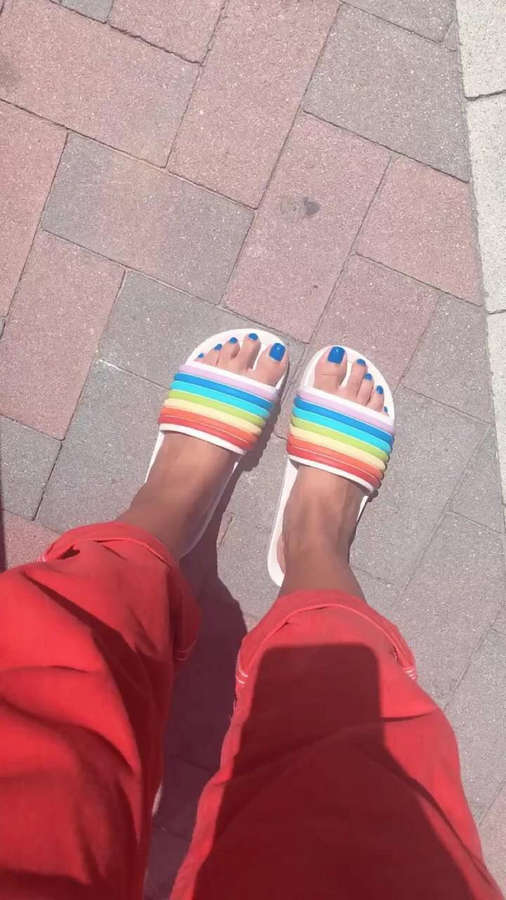 Bella Harris Feet