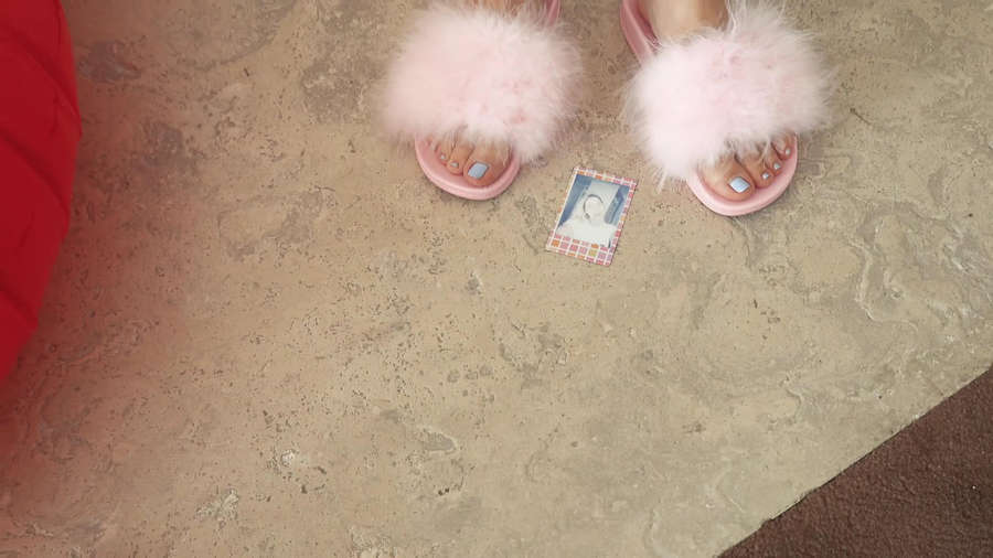Kristen Leanne Feet