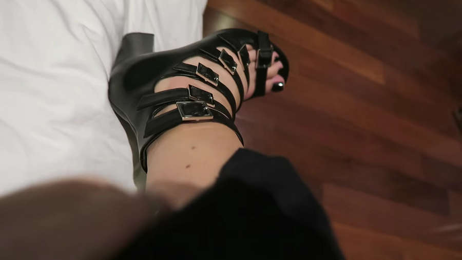 Claudia Sulewski Feet