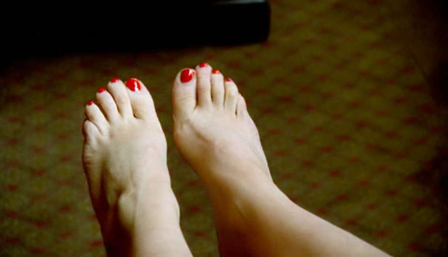 Julia Sawalha Feet