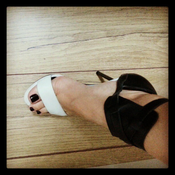 Tania Oliveira Feet