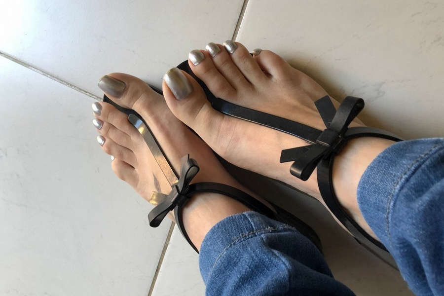 Rainha Grazi Feet (5 images) - celebrity-feet.com