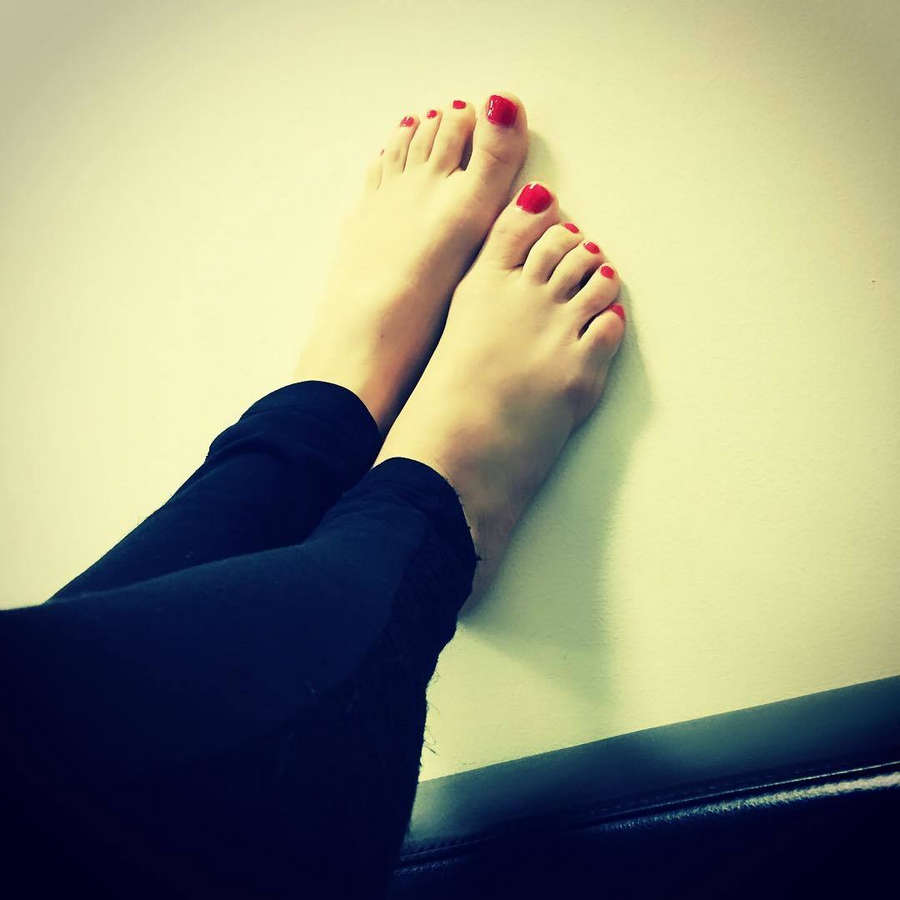 Romina Minadeo Feet