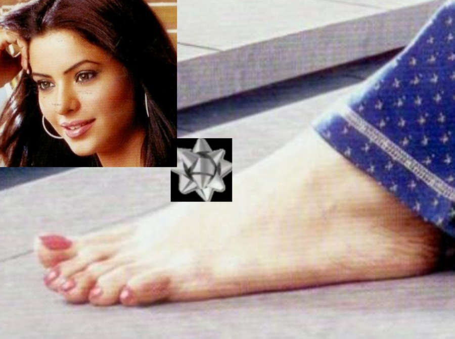 Aamna Shariff Feet