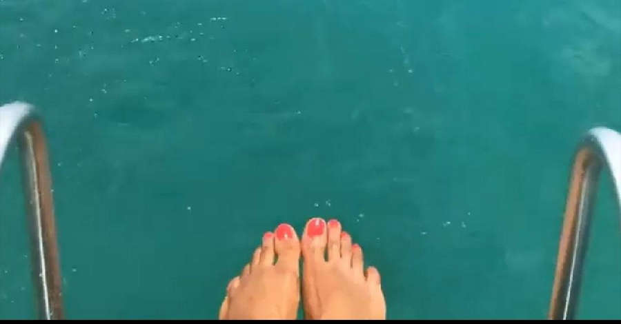 Sameera Reddy Feet
