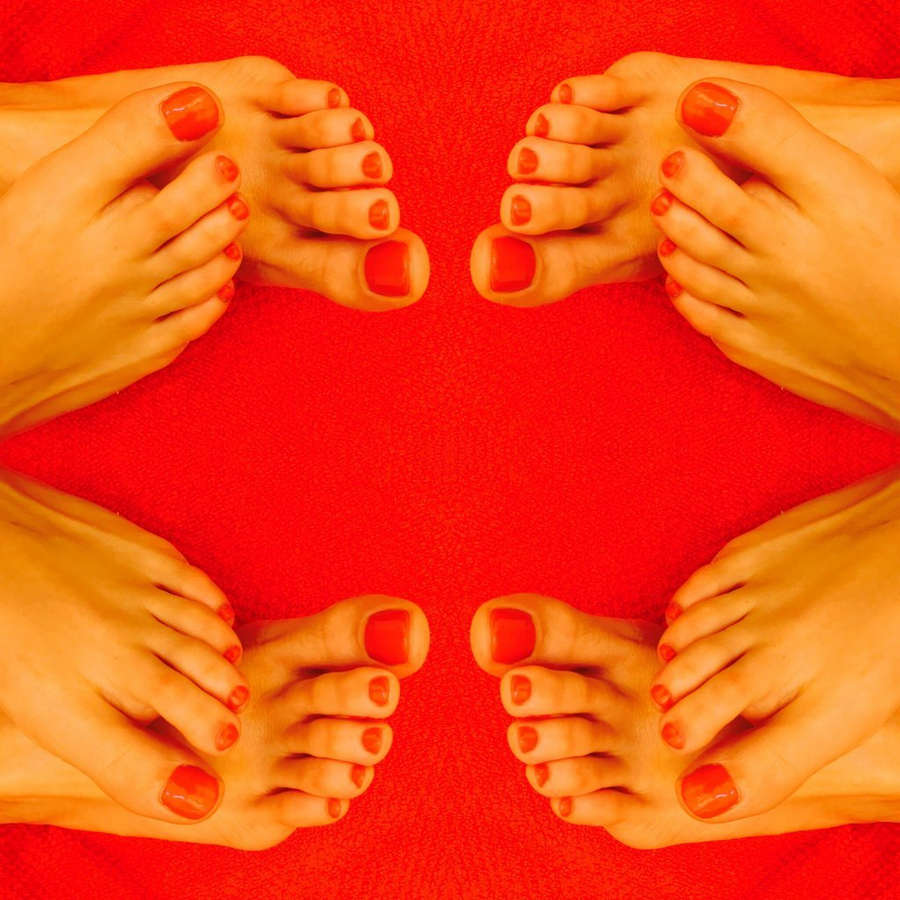 Marta Larralde Feet