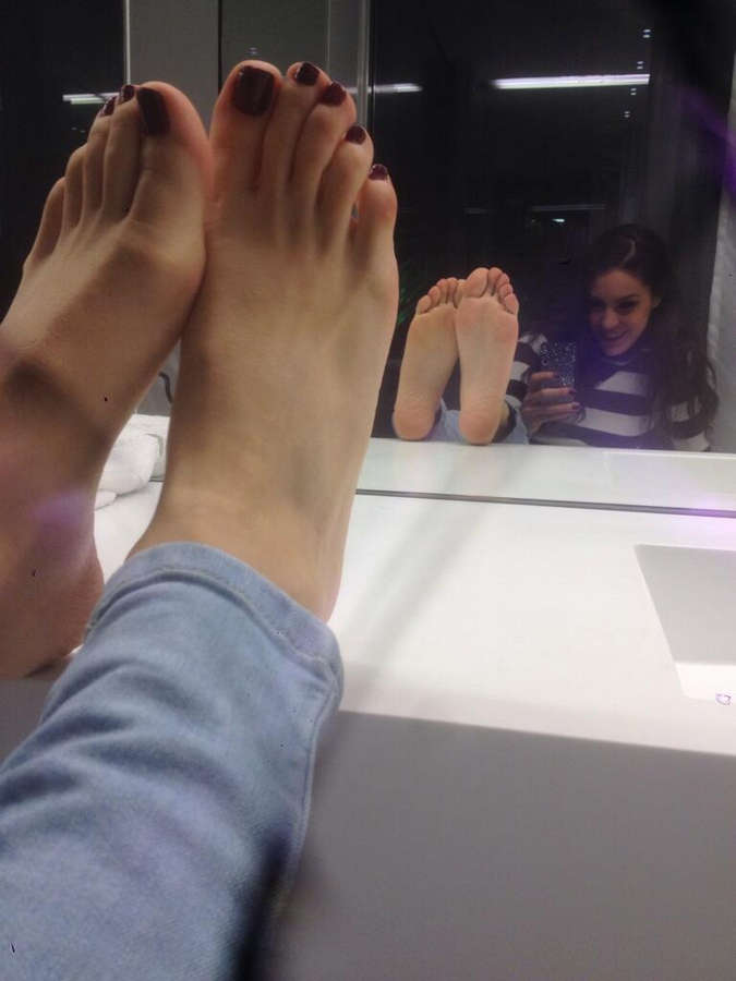 Carolina Abril Feet
