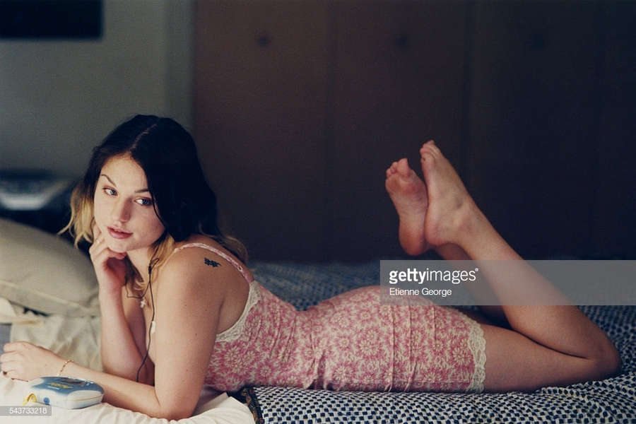 Emilie Dequenne Feet