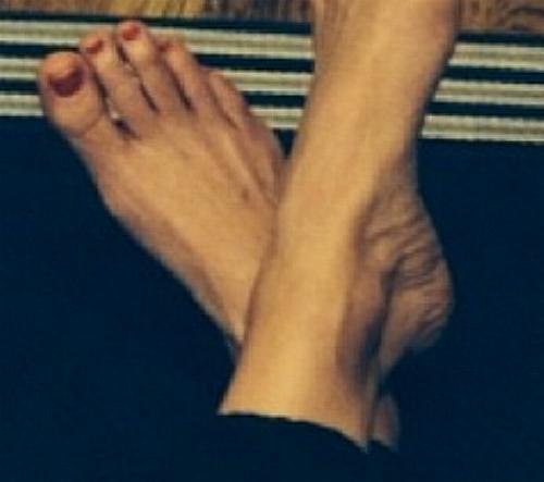 Annabeth Gish Feet