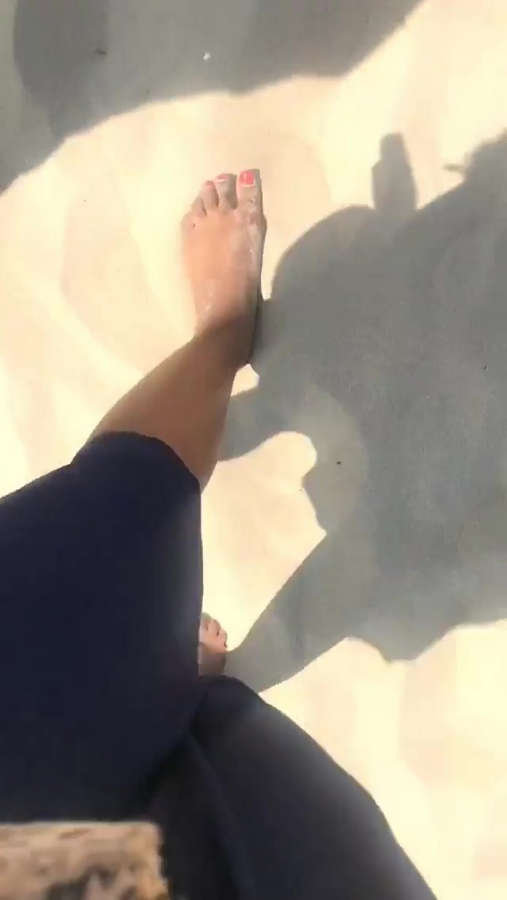 Jasmine Sendar Feet